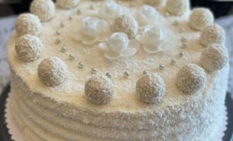 Белоснежный торт «Рафаэлло»